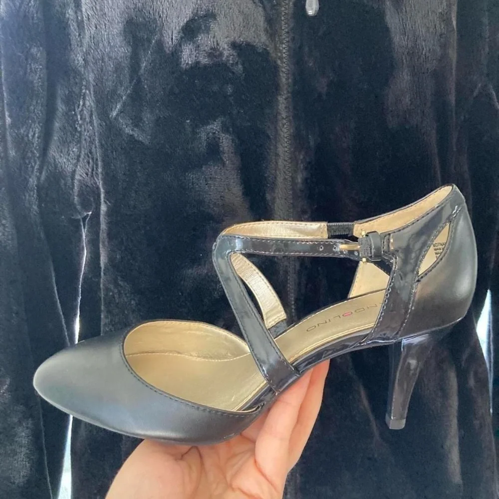 Bandolino Black Strappy Heels 6 1/2